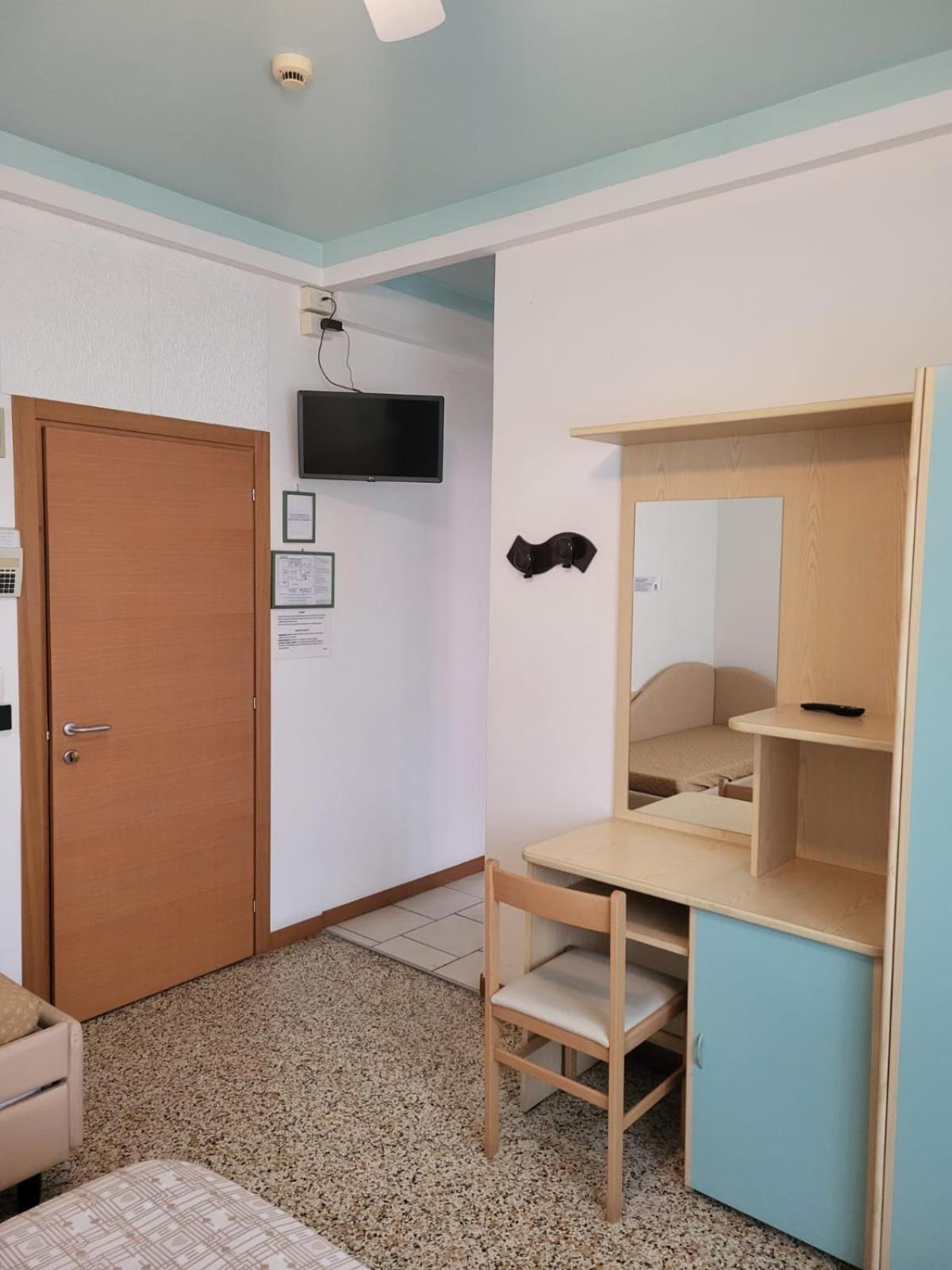 Hotel Residence Villa Lily Чезенатико Экстерьер фото
